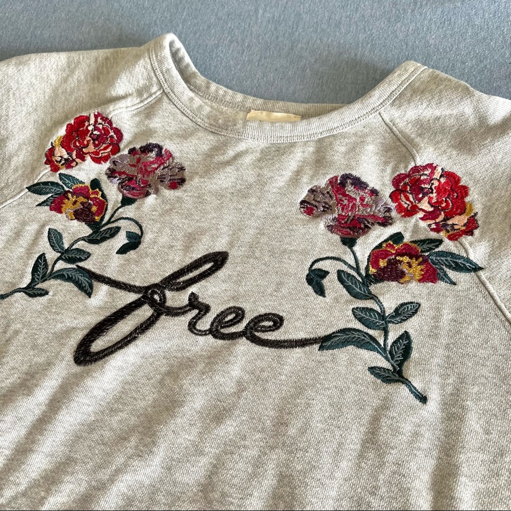 Aritzia Wilfred Free Crewneck Sweater